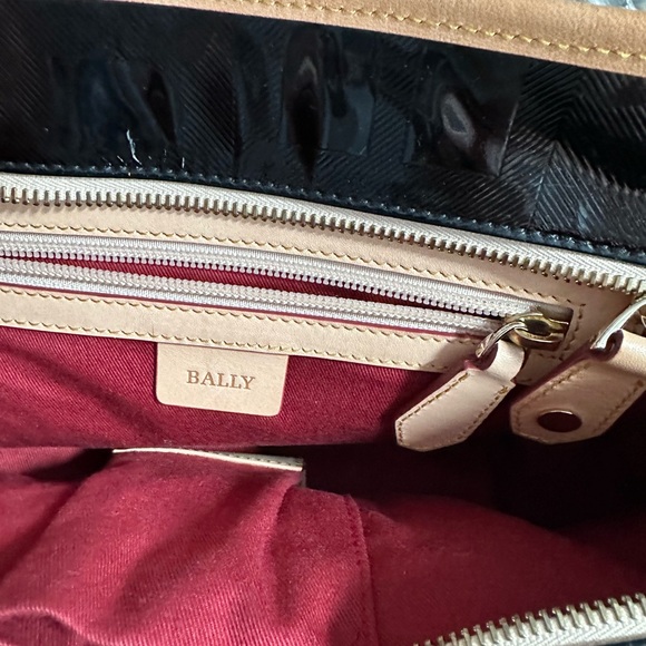 Bally pristine black patent and tan leather zip top handbag tote bag - Picture 14 of 14